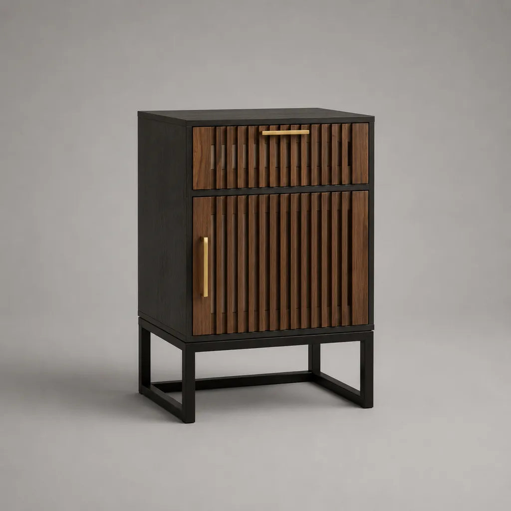 Nachttisch mit Schublade und Tür, MDF mit Walnussfurnier und Stahl, Dunkelbraun, Schwarz und Messingfarben, 46 × 38 × 72 cm